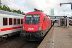 Am Abend des 26.05.2015 stand 1116 076 mit dem EN 491  Hans Albers  (Hamburg Altona - Wien Westebahnhof) im Startbahnhof und wartet darauf, dass alle Autos auf ihrem Zug verladen sind.