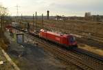 Am aufgelassenen Güterbahnhof in Duisburg Wedau ist die 1116 151-2 mit einem Containerzug nach Ruhrort zu sehen. 3.2.2017