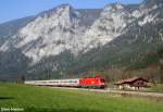 Am 12. April 2007 zog diese 1116 ihre IC-Garnitur nach Berchtesgaden. Aufnahme bei Hallthurm an der Strecke Freilassing - Berchtesgaden.