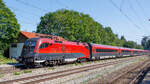 91 81 1116 218 wurde im Oktober 2004 bei den ÖBB in Betrieb genommen und im Jahr 2008 als Railjet-Lokomotive ausgerüstet. Die nunmehr fast 20 Jahre alte Maschine durcheilt am 15.07.2024 mit ihrem RJ den Bahnhof Aßling an der Strecke Rosenheim-München um wenig später die bayerische Landeshauptstadt zu erreichen.