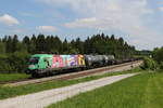 1116 168  Na sicher  mit einem gemischten Güterzug aus Salzburg kommend. Aufgenommen am 19. Mai 2020 bei Grabenstätt im Chiemgau.