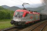 Die Jubilumstaurus  150 Jahre Semmeringbahn  1116 200-5 leistet dem Dampfsonderzug mit 310.23 Nachschub ber den Semmering. Hier bei der ausfahrt in Gloggnitz. (12.6.2005)