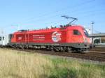 Und wieder eine neue: nur wenige Tage nach dem COBRA-Taurus wurde die Montan Sped-Lok (1116 143-9) ins Rennen geschickt, ein Fahrzeug von Rail Cargo Austria, hier zu sehen am 8.10.2013 bei der Einfahrt in den Bahnhof Bratislava-Petrzalka. Angesichts des ueren Erscheinungsbildes kann gesagt werden, da man vielleicht doch mehr auf Qualitt denn auf Quantitt setzen sollte. Da es auch anders geht, hat vor einigen Monaten die Designerin Gudrun Geiblinger mit ihrer grandiosen Verdi-Wagner-Lok unter Beweis gestellt.