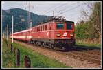 1141 028 fährt am 7.05.2002 mit R4208 bei Kraubath durchs Murtal.