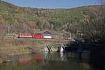 1142 593 + 1116 148 mit Güterzug bei Schlöglmühl am 15.11.2017.