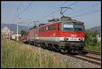 1142 638 + 1144 031 mit Güterzug bei Niklasdorf am 26.06.2019.