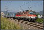 1142 598 + 1142 667 mit Güterzug bei Niklasdorf am 26.06.2019.