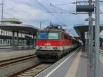 Graz. Am frühen Morgen des 16.06.2020 zog die ÖBB 1142 640 den Eurocity 164 Transalpin von Graz nach Zürich. Hier ist die Lok wieder aus Zürich in Graz eingetroffen und fährt in die Abstellung. Leider wird diese Reihe in voraussichtlich 2-3 Jahren bei den ÖBB verschwunden sein.