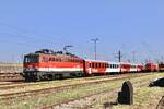 Im Zuge der Parade zu 100 Jahre ÖBB war auch 1142 667 mit einer Wendezuggarnitur zu Gast. Hier zu sehen bei der Generalprobe der Parade am Vormittag des 9.9.2023 in Strasshof. 