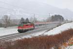 Mit dem D502  Kalkalpen  von Graz Hbf nach Linz Hbf war am 22.11.2024 von der 1142 638 bespannt die hier unbeeindruckt vom dichten Schneefall kurz vor Trieben durch das Paltental fährt.