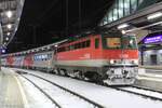 Durch den starken Schneefall des 9.2.2015 gezeichnet ist die 1142 596 mit einem Regionalzug von Graz Hbf in Bruck an der Mur angekommen und wartet hier auf die Weiterfahrt nach Mürzzuschlag.