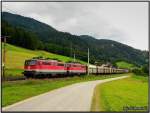 Nach Spital am Semmering rollen 1142 608 und eine zweite 1142 mit einem Gterzug die Semmering Sd Rampe hinunter. 20.08.08