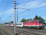 1142 612-9 schiebt eine CS-Garnitur als R3010 aus dem Bahnhof Marchtrenk;100713