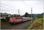 Die 1142 575 bespannte am 7. August 2011 den IC 519 von Salzburg nach Graz. Ab Fahrplanwechsel soll die Verbindung Salzburg-Graz auf lediglich drei Zugpaare reduziert werden! Die Aufnahme zeigt den Zug kurz vor der Einfahrt in Salzburg Sd. 