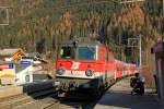 Zug 1507 mit 1142 668-1 in Haltestelle Leogang-Steinberg.