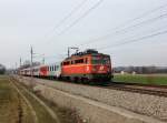 Die 1142 575 mit einem R nach Linz am 17.03.2013 unterwegs bei Taufkirchen a. d. Pram.