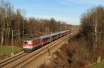 1142 636 mit M 79013 (Meridian-Ersatzverkehr) vor Ostermünchen (Gutmart) [16.12.2013]