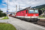 1144 243-3 bringt eine Garnitur der Autoschleuse Tauernbahn zur Revision nach Knittelfeld.
Hier zu sehen am 23.8.2017, bei der Durchfahrt in Ferndorf.