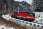 1144 126 mit einer 1063 im Schlepp zwischen Bruck/Mur und Pernegg am 18.01.2018.