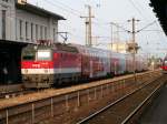 1144 270 mit Wortmarke bespannte am 23.5.2007 einen REX nach Amstetten, hier in Wien Htteldorf