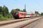 Am Nachmittag des 21.6.2013 schiebt die 1144 290 einen dreiteiligen  CityShuttle  Wendezug angeführt von 8073 127 von Spielfeld-Straß nach Graz Hbf und legt im Bahnhof Wildon einen kurzen
