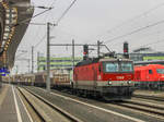 Graz. Die ÖBB 1144 125 zog am 09.11.2020 einen gemischten Güterzug durch Graz Hauptbahnhof.