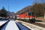 Der IC507  Kremstal  von Linz Hbf nach Graz Hbf bespannt von der 1144 046 und 1144 251 am Zugschluss steht am 21.1.2025 im Bahnhof Hinterstoder und wartet auf die Weiterfahrt.
Der Zug fuhr lediglich bis Selzthal und fuhr auf Grund der Entgleisung als IC506 zurück nach Linz.