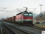 Baureihe 1144 263 der BB passiert am Morgen des 25. Januar 2008 mit einen Containerzug den Bahnhof Pressig-Rothenkirchen in Oberfranken.