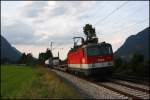 Die Fahrt von Nord- nach Sdeuropa lohnt sich ja.... 1144 260 schleppt einen sehr schlecht ausgelasteten KLV-Zug in Richtung Kufstein. (08.08.2009)