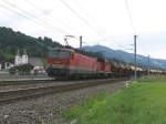 1144 228 und eine 1063 mit einem Gterzug nach Hopfgarten bei Brixen im Thale am 11-8-2010.