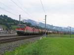 1144 033 und eine weitere 1144 mit Gterzug 54452 nach Hall im Tirol bei Brixen im Thale am 12-8-2010.