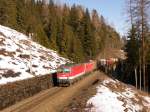 Am 14.Mrz 2012 befrderte 1144-255 mit einer Lok der Baureihe 1016/1116 einen Gterzug ber die Tauernbahn Richtung Villach.