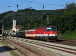 Die 1144 270 mit dem Erlebniszug Donau nach Wien am 07.09.2012 bei der Durchfahrt in Wernstein.