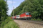 Am 28+29.6.13 wurde der 4023 vom Semmering fr die Airpower in Zeltweg bentigt, daher fuhren alle Reg.Zge am Semmering als Zweiteilige Wendezuggarnitur mit 1144.111, hier zwischen Klamm/Sch.