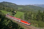 Die frisch ausgebesserte 1144.203 hat mit EC-151 vor der Kulisse der Rax und des Kreuzberges den Steinbauertunnel am Eichberg verlassen.