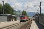 1144 221 mit REX 1506 Salzburg Hauptbahnhof-Wrgl Hauptbahnhof auf Bahnhof Brixen im Thale am 31-7-2013.