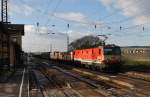 Das ``Schachbrett`` 1144 117-9 ist am 27.11.2013 mit einem gemischtem Güterzug nach Wien unterwegs, hier im Bahnhof Kirchstetten.