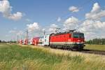 Bei super Wolkenstimmung fährt 1144.281 mit R-2343 bei Theresienfeld nach Wr.Neustadt.