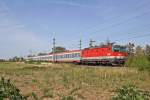 1144.215 fährt mit D-15075 zwischen Felixdorf und Theresienfeld am 18.9.15.