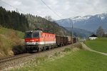 1144 069 mit Güterzug bei Spital am Pyhrn am 12.04.2016.