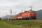 1144.40 + 1142 554 mit einem kurzen Güterzug bei Niklasdorf am 4.11.2016.