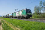 1193 901-6 mit einem Aufliegerzug am 30.04.2024 bei Himmelstadt.