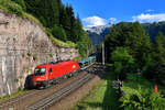 1216 009 mit einem leeren Autozug am 30.06.2018 bei Gries am Brenner.