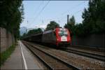 Die Innsbrucker 1216 226 durchfhrt am 25.06.2007 mit einem Gterzug von Rosenheim am Haken den Bahnhof Kiefersfelden Richtung Kufstein.(3)