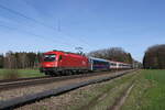 1216 008 war am 20. März 2024 mit einem  EC  bei Brannenburg im Inntal auf dem Weg zum Brenner.