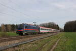 1216 012 war am 26. März 2024 mit einem  EC  bei Brannenburg im Inntal in Richtung Brenner unterwegs.