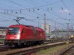 1216 016(E190 016) wird am Mnchener Hauptbahnhof fr den nchsten Einsatz bereitgestellt;110513