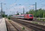 1216 011 mit EC 89 Mnchen Hbf - Milano P. Garibaldi, am 04.6.2011 Mnchen-Heimeranplatz