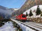 Die 1216 013 mit einem Brenner EC am 16.11.2013 unterwegs bei St.