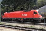 1216 024 ist schon im italienischen Stromnetz unterwegs.  
Aufgenommen am Bahnhof Brenner/Brennero am 2.Mai 2014